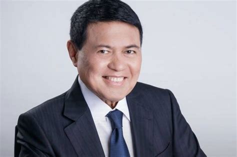 Villar keeps richest Filipino title in new Forbes billionaires list .